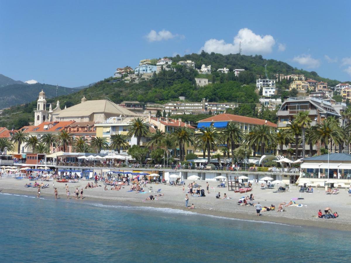Cipriani 5 RivieraHoliday Pietra Ligure Esterno foto
